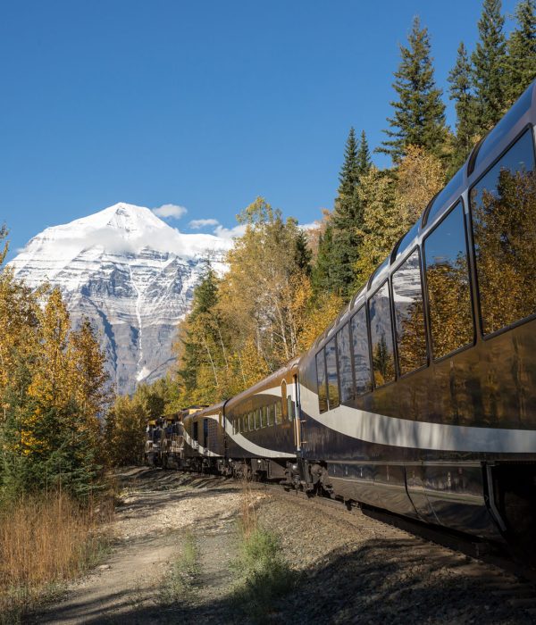 RMR-travelling-toward-mount-robson